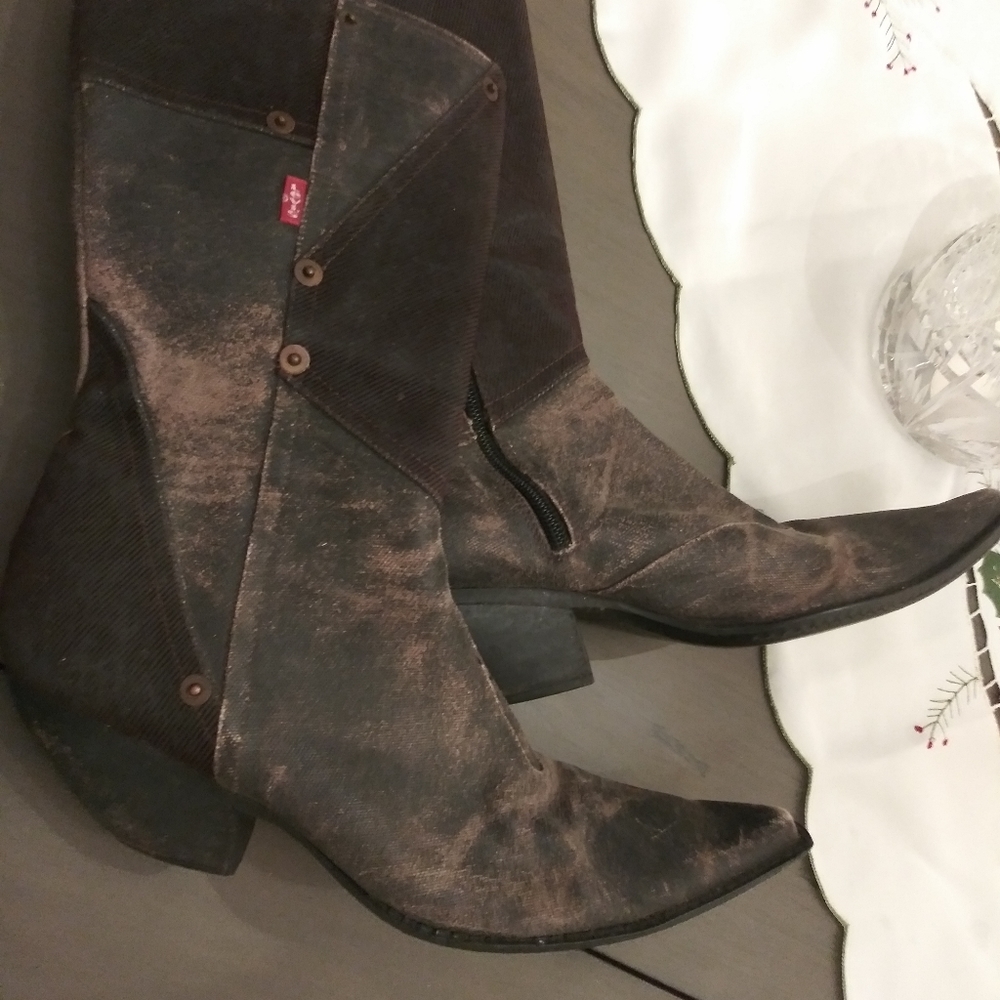 Levis cowboy boots
